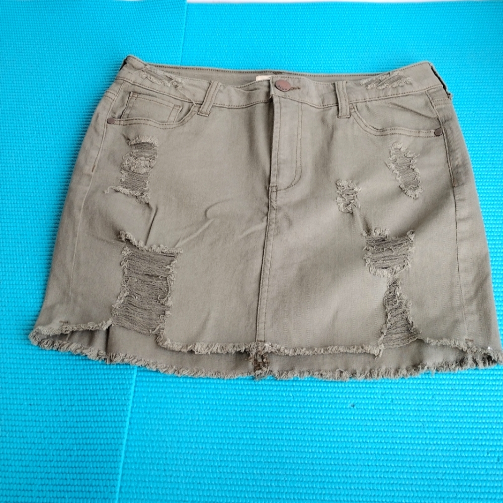 Elan Olive Stretch Ripped Mini Skirt - Frayed Hem Size M